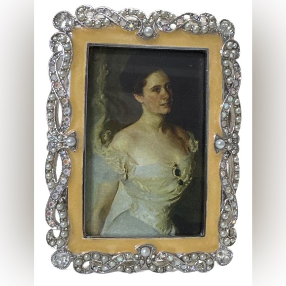 RARE JAY STRONGWATER DUCHESS 2 x 3 SWAROVSKI CRYSTAL JEWELED BRAID FRAME
5068 - Picture 1 of 6